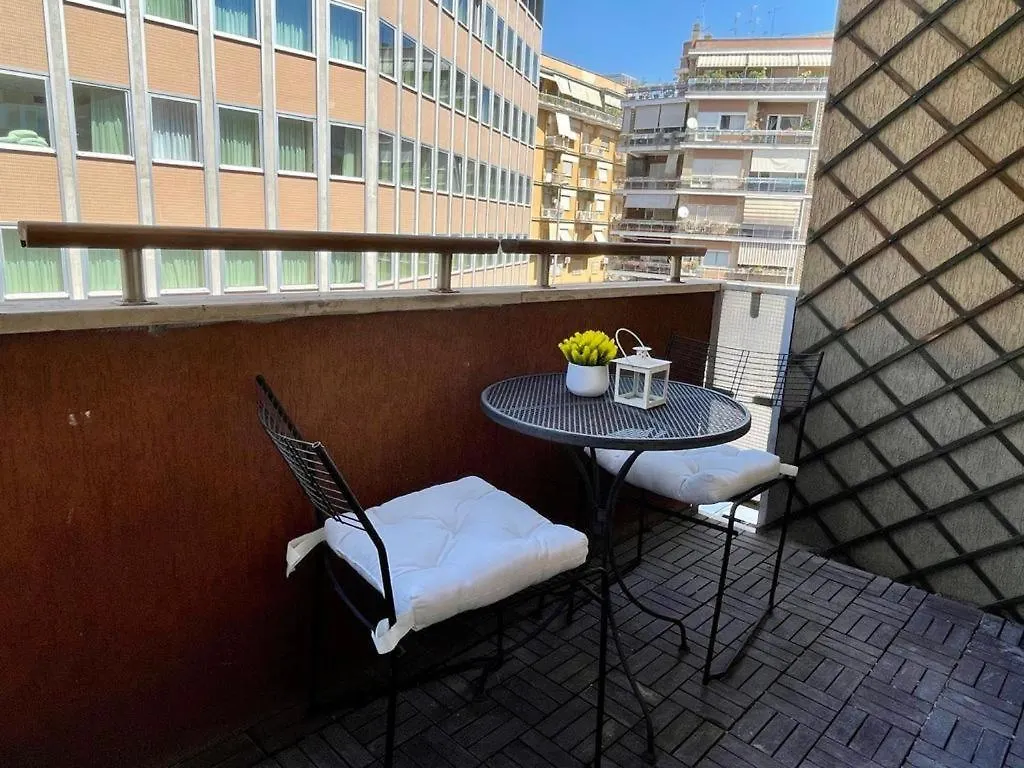 Forty1 Apartment Near Metro Cipro Rome